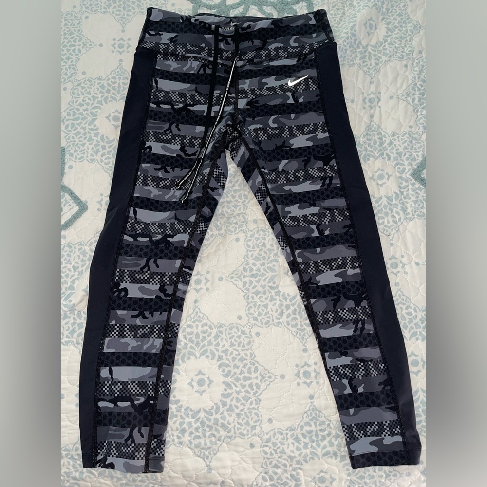 💜Nike Womens DriFit clash epic luxe camo Capri